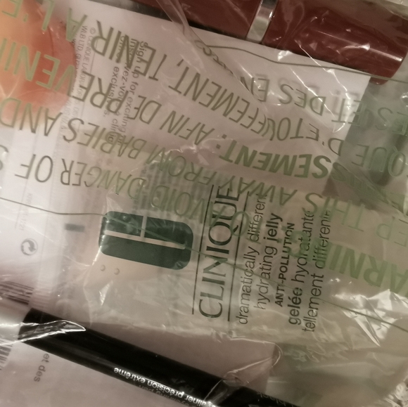 Brand new Clinique bundle 6 piece - Picture 6 of 10